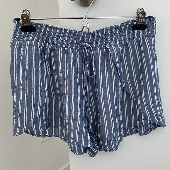 AMERICAN EAGLE BLUE & WHITE STRIPED SHORTS - Picture 1 of 7